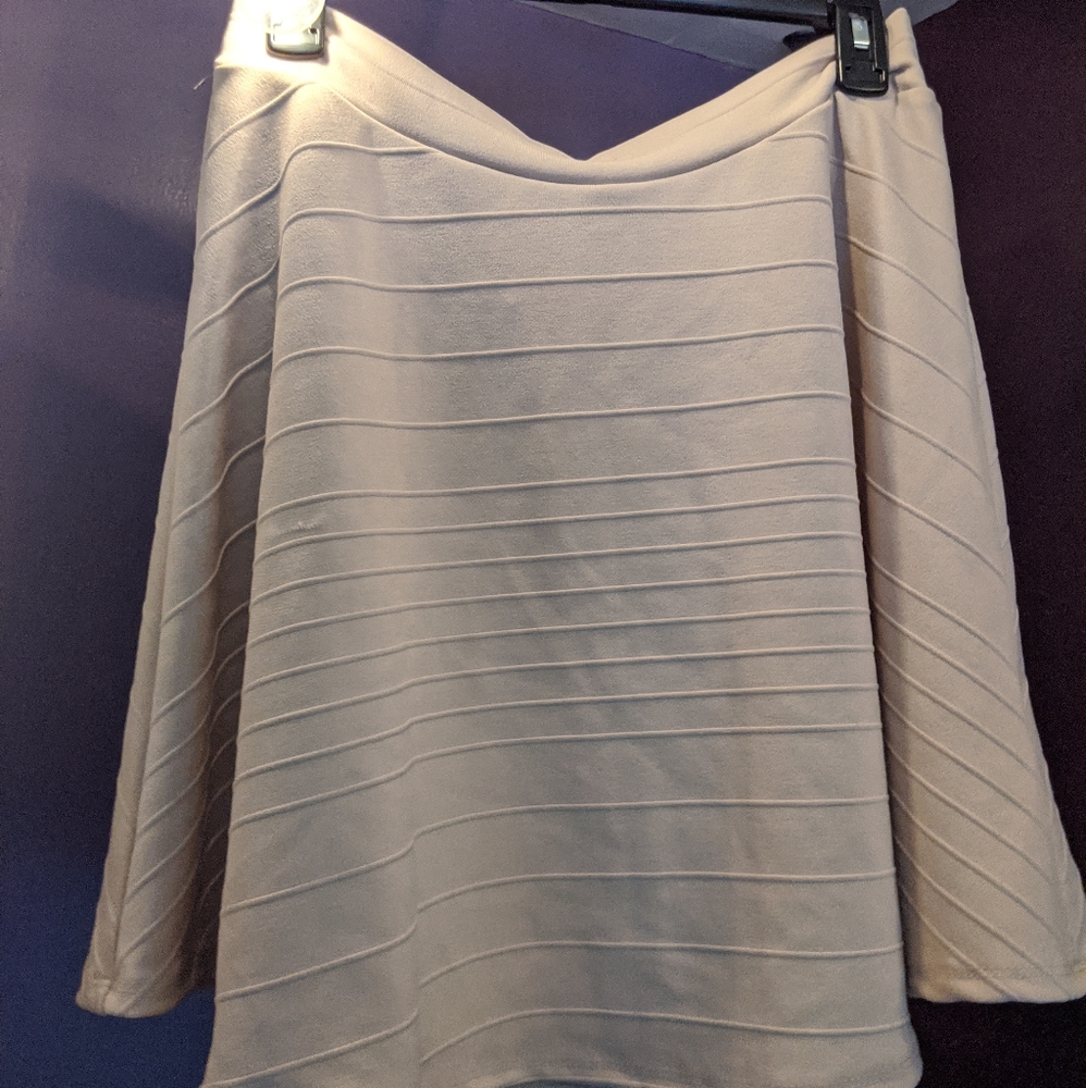 Tan robbed skirt